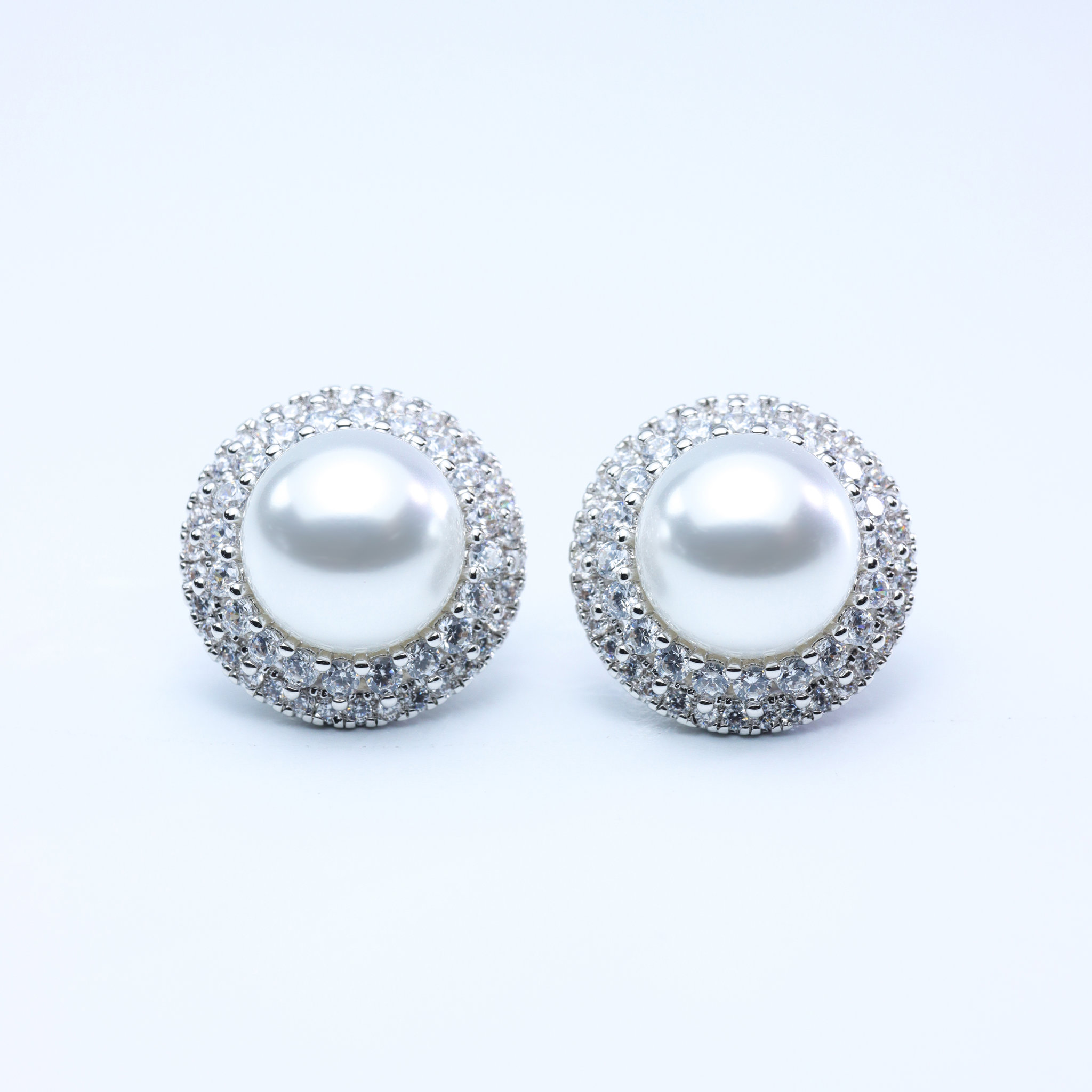 Picture of 18K Gold Plated Halo Stud Earrings with Australian White Pearls